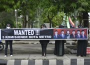 Gerakan Gemma Gelar Aksi, Spanduk “Wanted” untuk 5 Mantan Komisioner KPU Metro