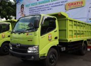 Kota Lebih Bersih, 3 Unit Truk Sampah Baru Diserahkan ke DLH