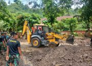 Banjir Lumpur Tutup Jalan, Bunda Eva Turunkan Tim Bersihkan Material Longsor