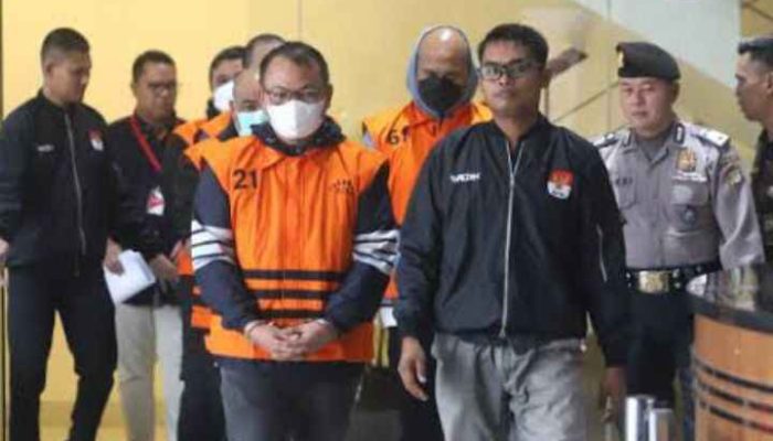 Gubernur Riau Abdul Wahid ditangkap dalam Operasi Tangkap Tangan (OTT) oleh Komisi Pemberantasan Korupsi (KPK)